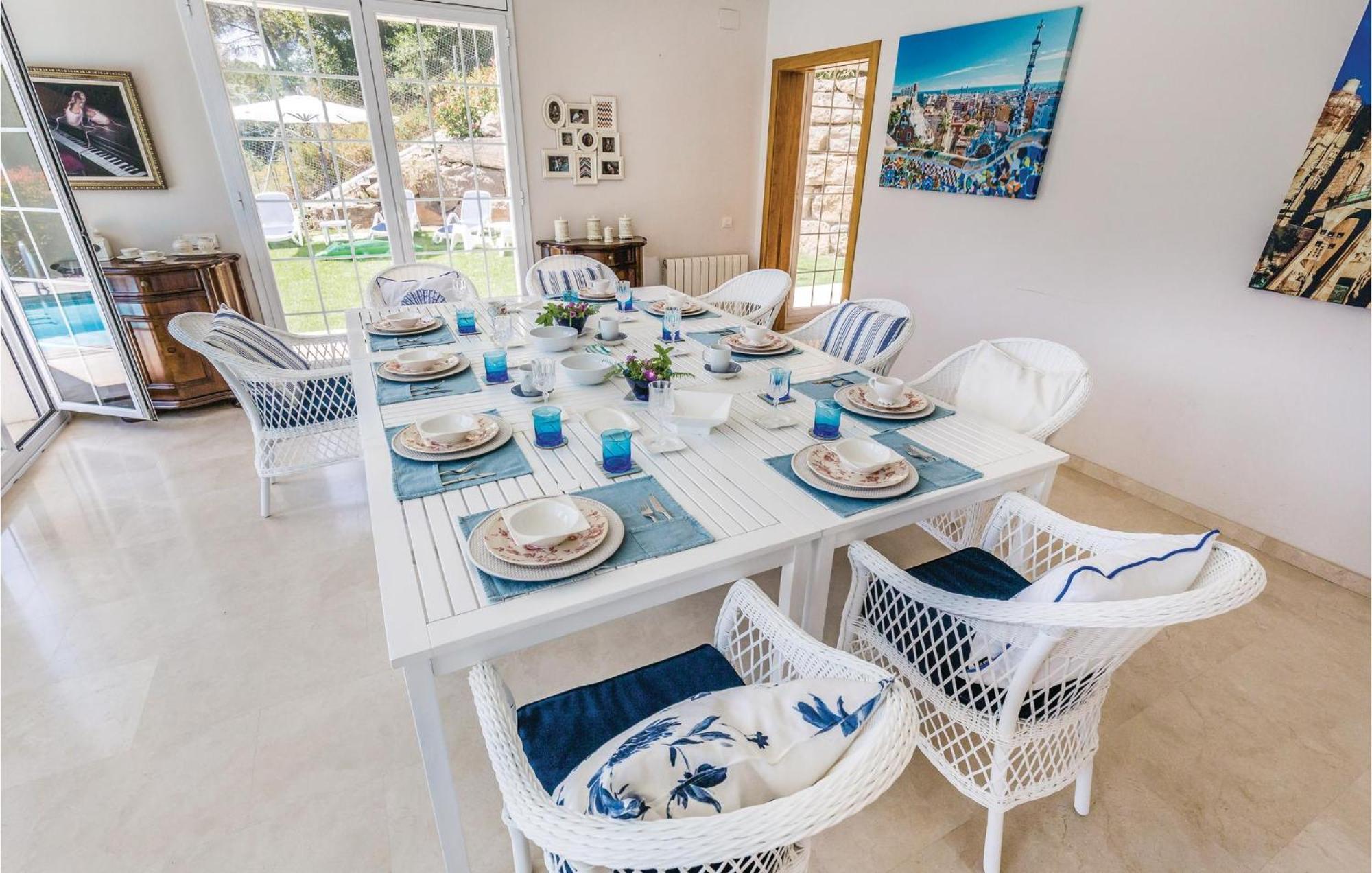 Nice Home In Cabrils With House A Mountain View Buitenkant foto