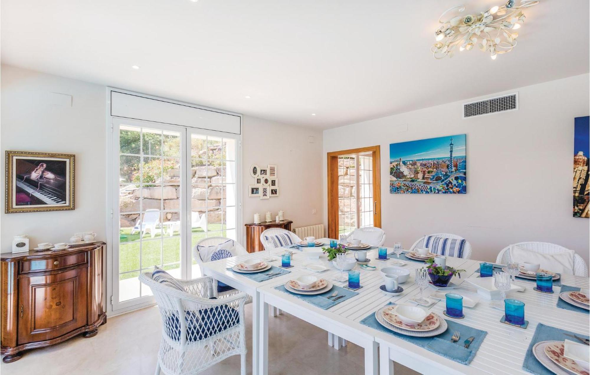 Nice Home In Cabrils With House A Mountain View Buitenkant foto
