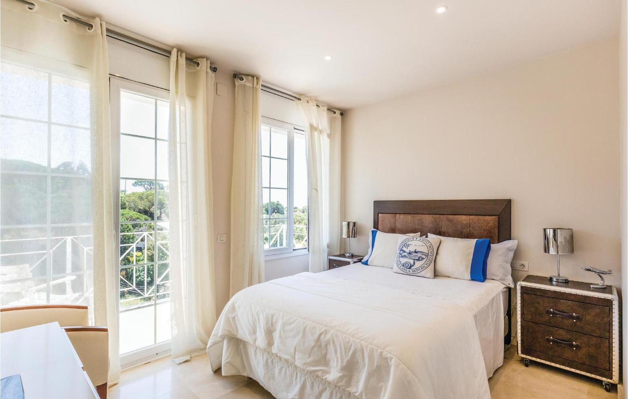 Nice Home In Cabrils With House A Mountain View Buitenkant foto