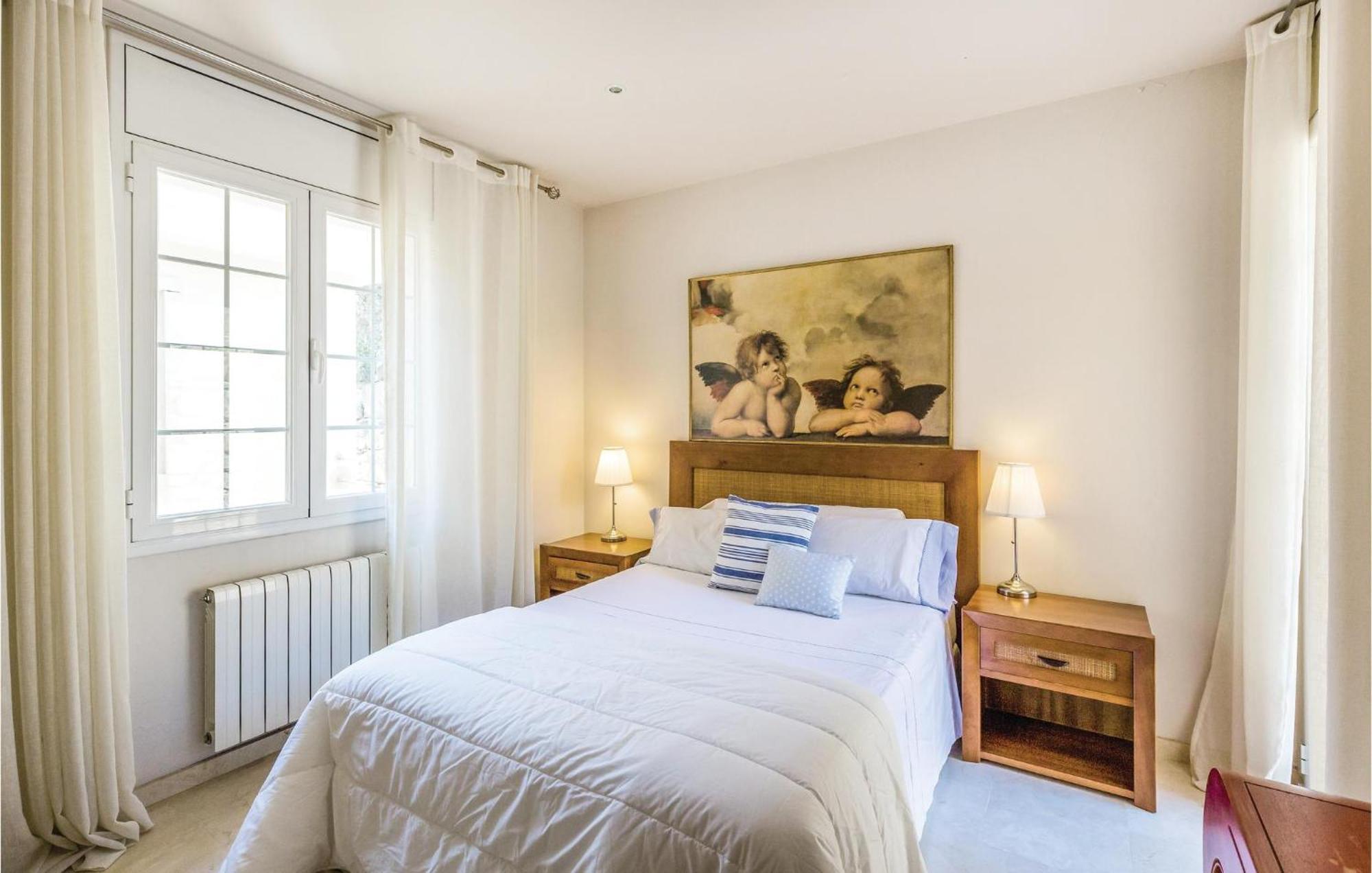 Nice Home In Cabrils With House A Mountain View Buitenkant foto