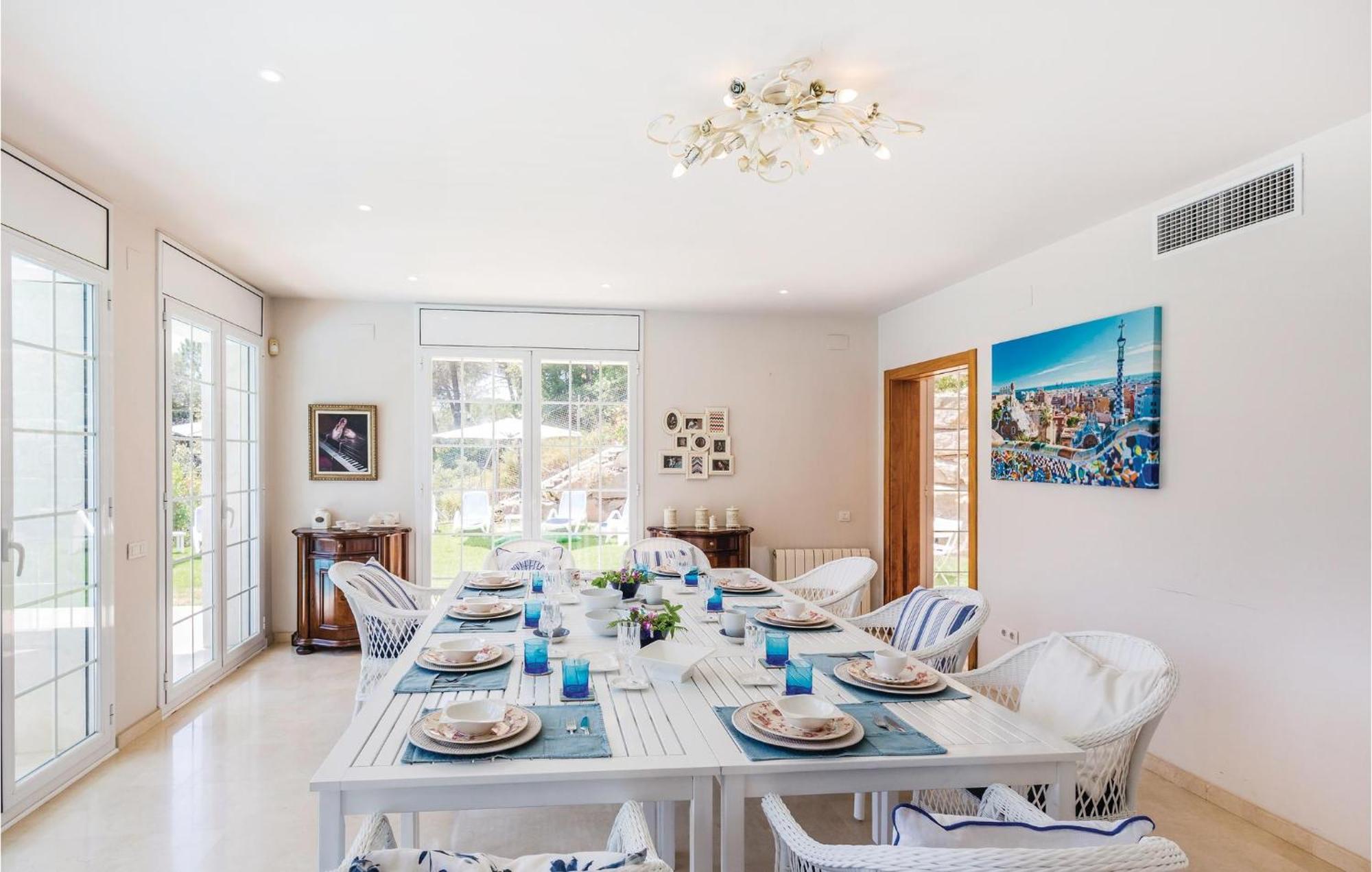 Nice Home In Cabrils With House A Mountain View Buitenkant foto